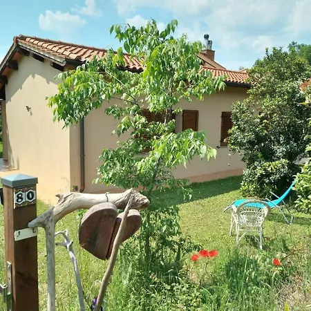 A La Maison Bed & Breakfast *
