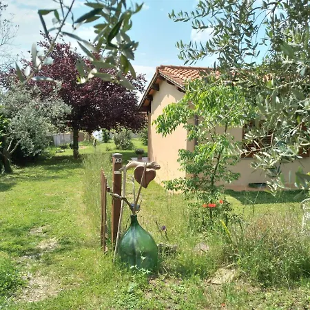 A La Maison Bed & Breakfast